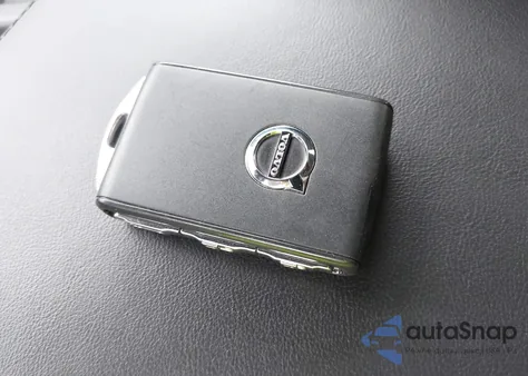 2024 Volvo Xc60 B5 Plus Dark Theme из США, поврежденный, VIN YV4L12RL5R1885058